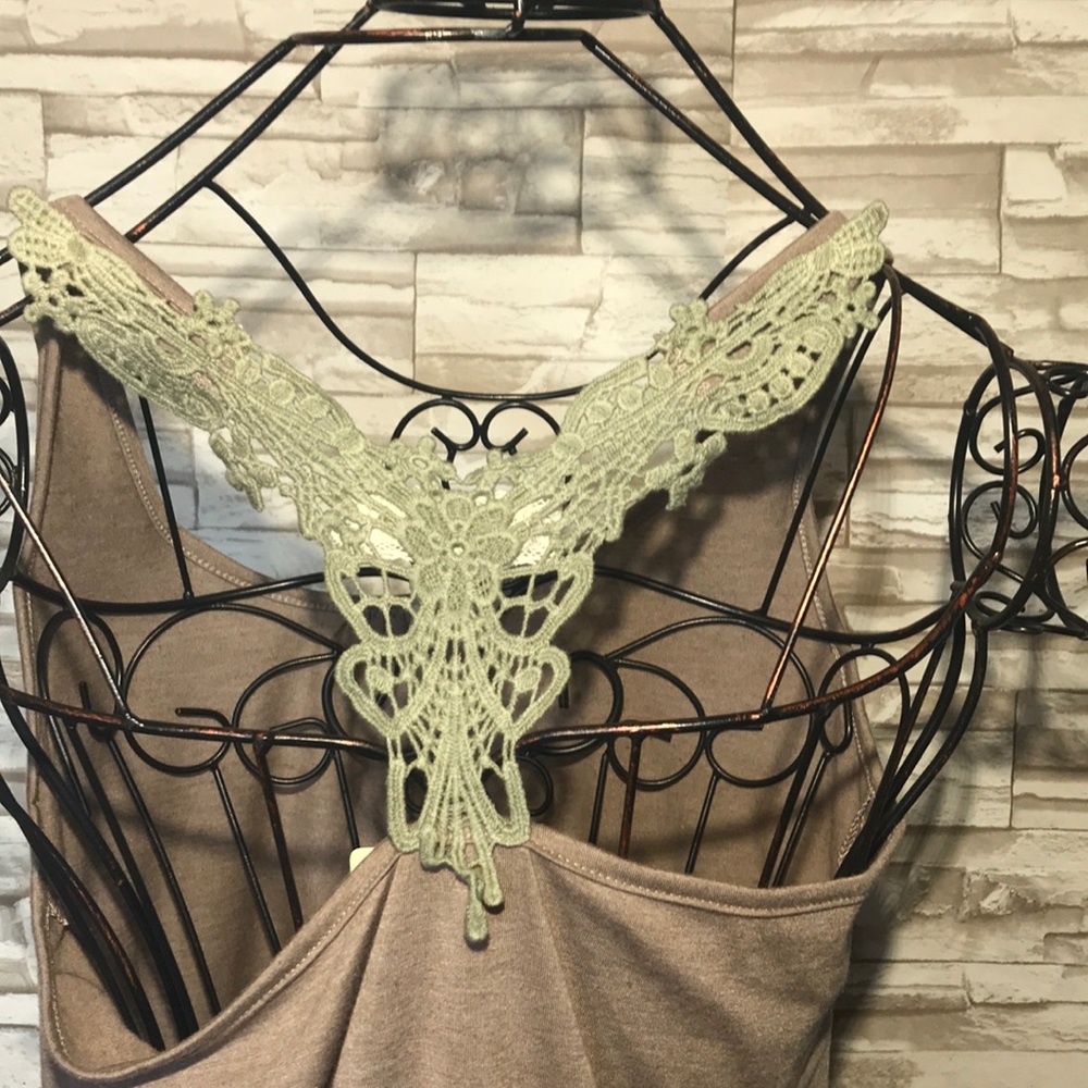 Areve tank with lace - Picture 3 of 8